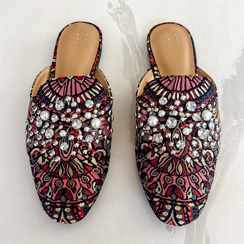 A New Day Brocade Rhinestone and Pearl Jewel Mule Shoes Red and Pink Womens 7.5 - Picture 4 of 15